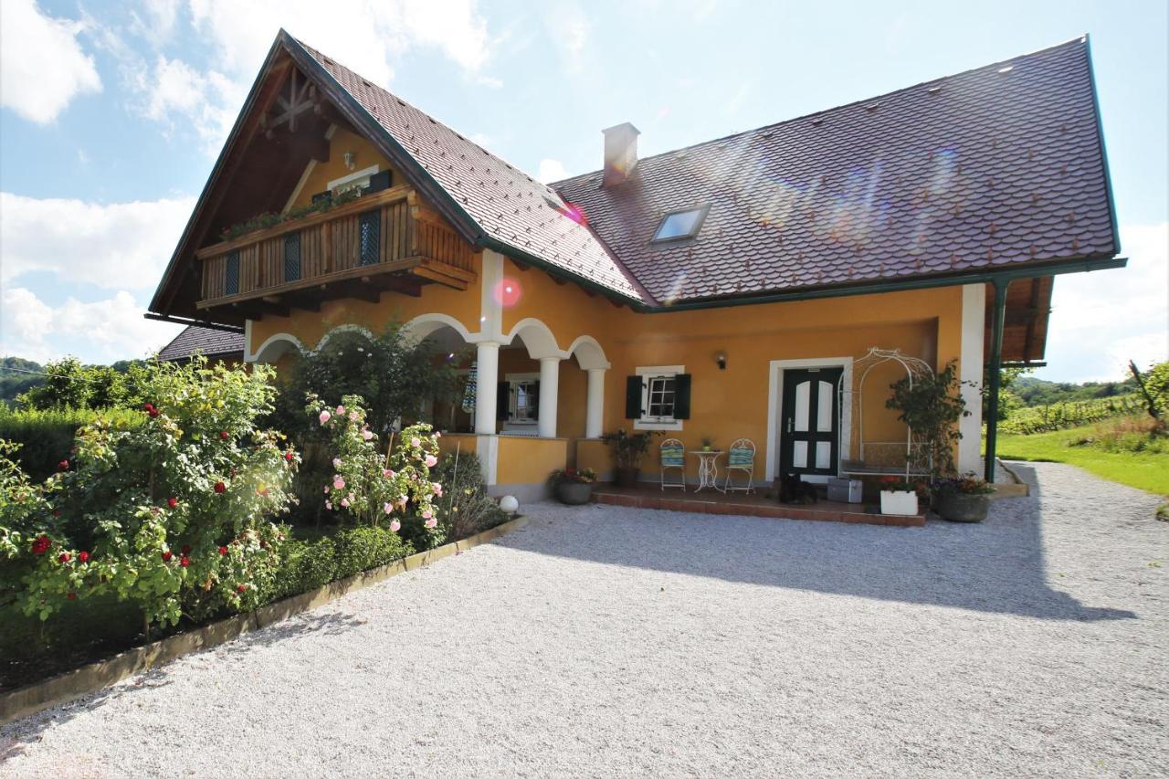 Weingut - Ferienhaus Sonja Rohrbacher Gamlitz Exterior foto